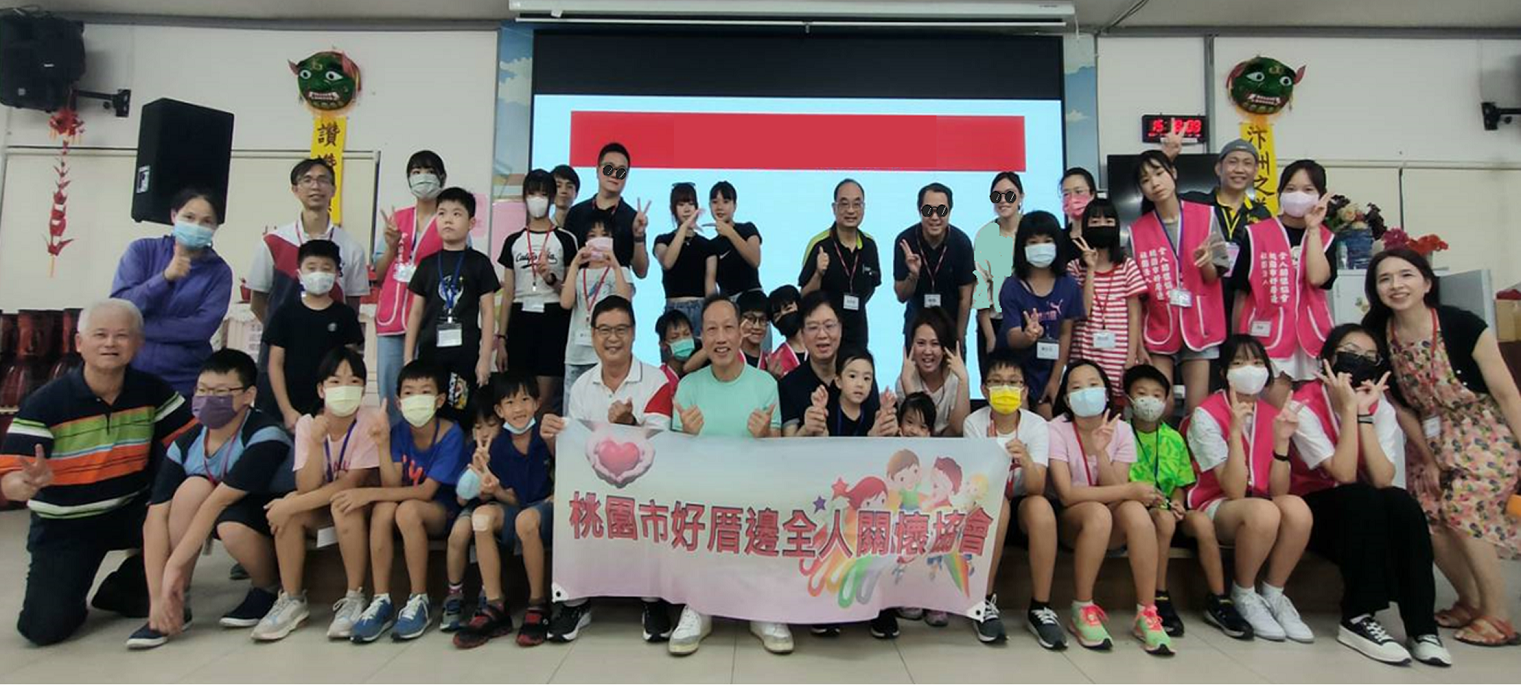Figure 1: Photo with Unimicron and disadvantaged children